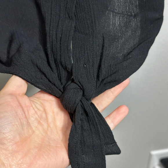 Forever 21 Women Casual‎ Black Knot Top Blouse Size Small. - Picture 4 of 8